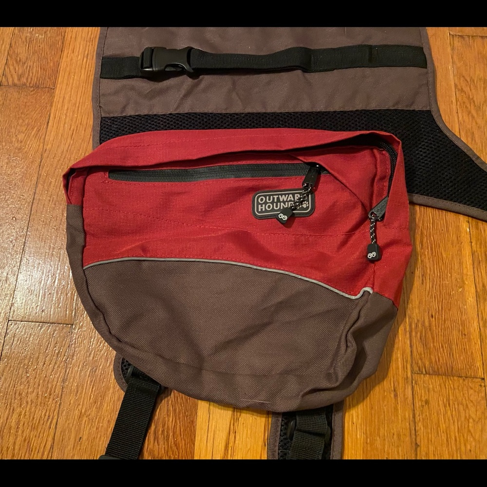EUC - Outward Hound Dog Hiking Backpack (Large)